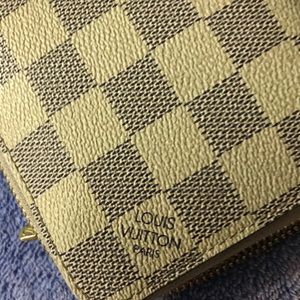 Louis Vuitton Zippy Wallet